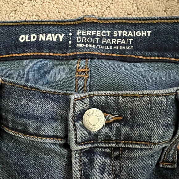 Old Navy Perfect Straight Mid-Rise Jeans - Picture 4 of 8